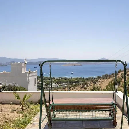 Duplex With Stunning View Near Camel Beach In *